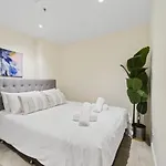 Stylish Apt In The Heart Of Darling Harbour